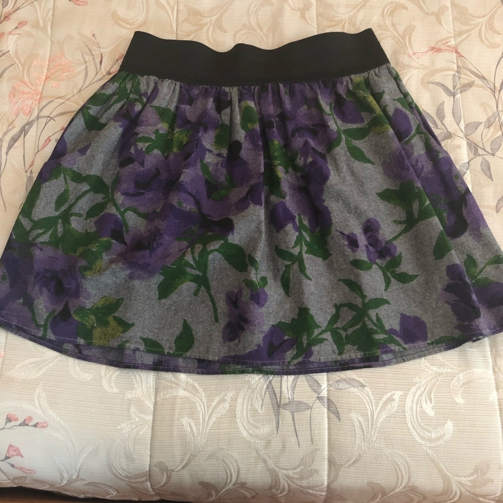 Mini skirt with purple flowers